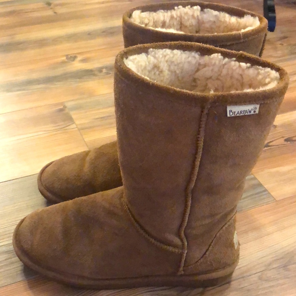 Final Price Sale 💚 BearPaw Emma Suede Sheepskin lined Winter Boots Size 10